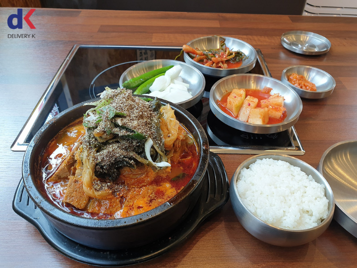 Cách thưởng thức canh xương khoai tây hầm Gamjatang