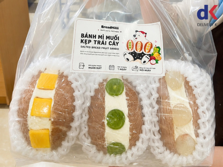 Bánh mì muối nhân kem và trái cây tại Breadmilli Bakery & Coffee