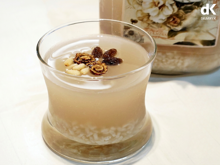Sikhye (식혜) – nước gạo ngọt sau bữa ăn